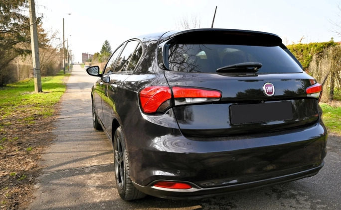 Fiat Tipo cena 44900 przebieg: 100000, rok produkcji 2016 z Warszawa małe 529